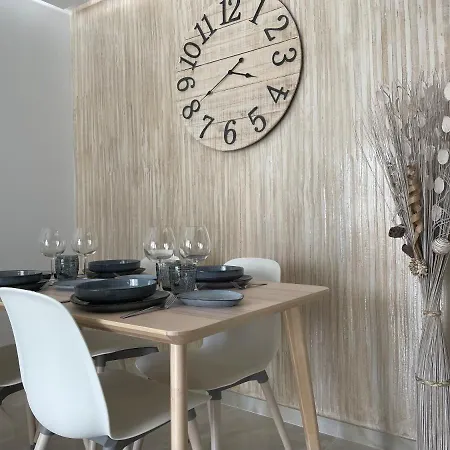 Bamboo Chic Apartment *