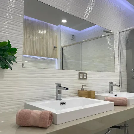 Bamboo Chic Apartment *
